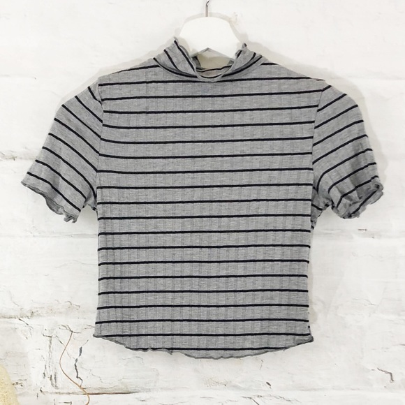 Striped Crop Top - Picture 2 of 2